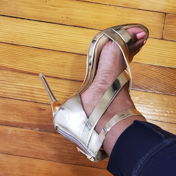 Vince Camuto Devin Sandal - Picture 8 of 8